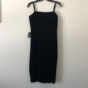 Velvet black dress with leg slit